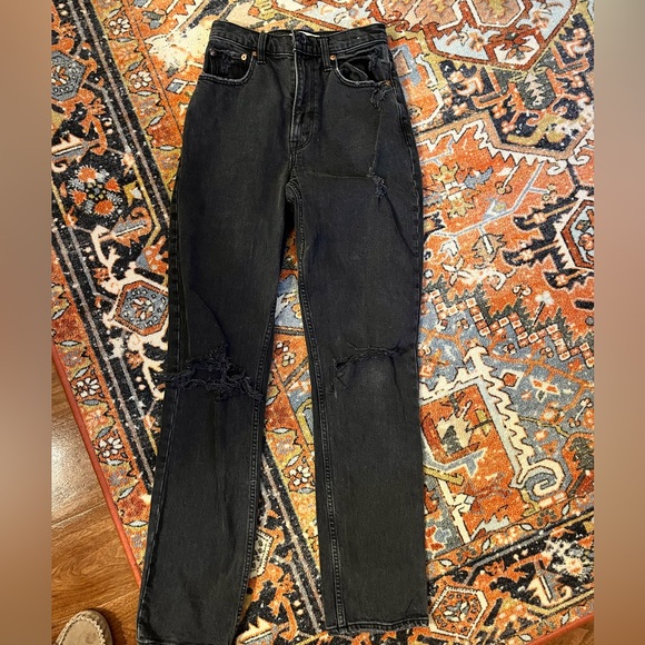 Black ripped Abercrombie Ultra High Rise Straight Leg Jean, size 26 - Picture 1 of 2